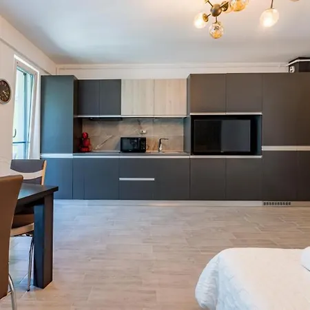 Apartment Onix & Pool 108 *
